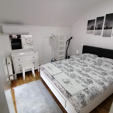 Nenadovic Apartman Ομπρένοβατς Εξωτερικό φωτογραφία